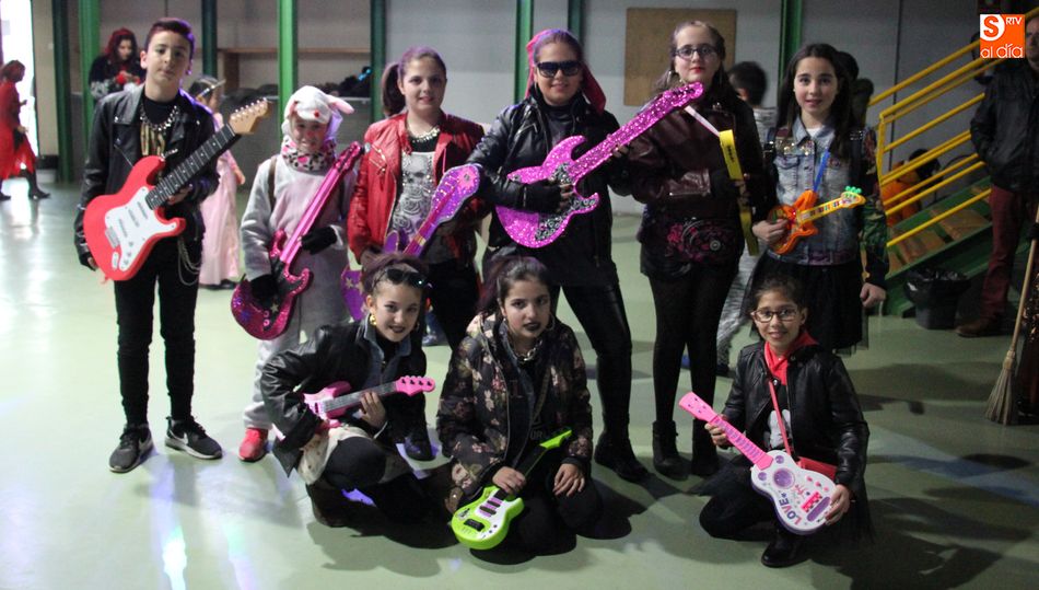 Más de un centenar de niños y niñas disfrutaron en este desfile de Carnaval