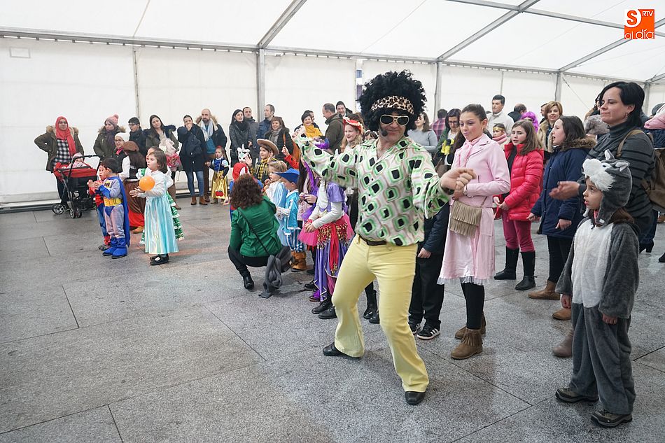 Kamaru teatro anima el carnaval de la villa