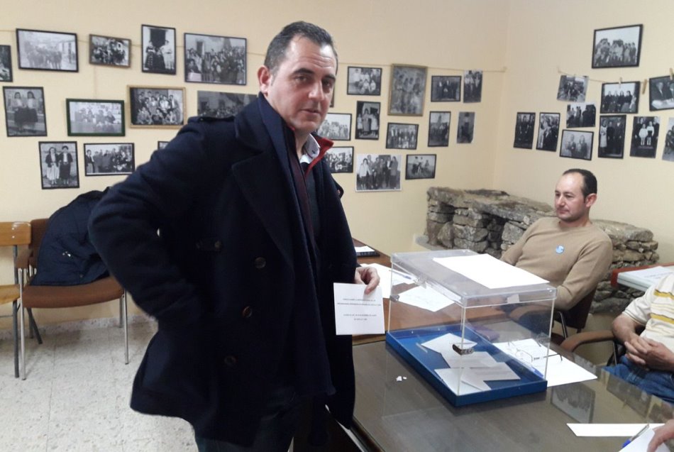 El presidente de Asaja Salamanca, votando en Cabeza del Caballo, este domingo. Foto: Asaja Salamanca