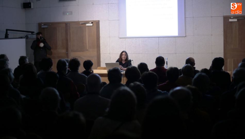 Un momento de la conferencia de Blanca Prósper en la Casa de las Conchas