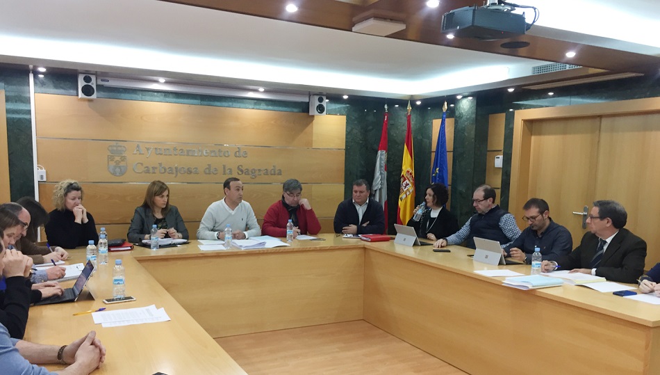 Un instante del pleno extraordinario celebrado en el Ayuntamiento de Carbajosa.