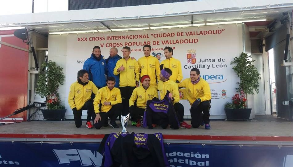 El Macotera Persianas Ruano, en el podio del Regional.