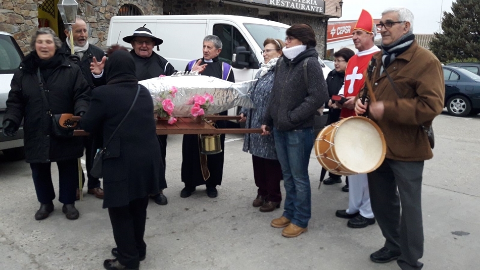 El Entierro de la Sardina recorre Ledesma en la despedida del Carnaval