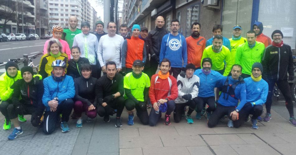 Grupo de corredores formado por miembros del Comité Organizador y voluntarios