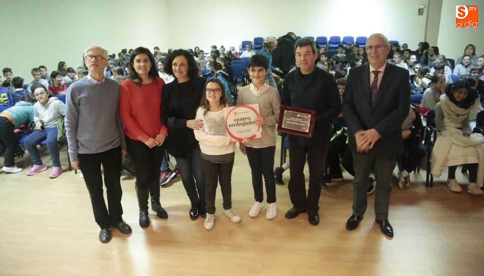 Acto en el CEIP Francisco de Vitoria para celebrar este reconocimiento. Foto de Alejandro López