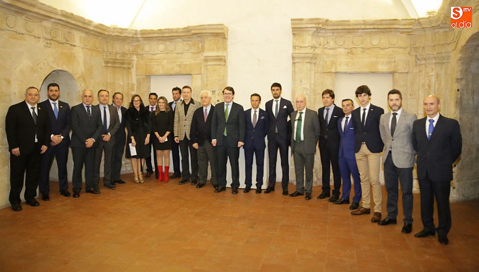 Foto de familia de los premiados con los organizadores y las autoridades. Fotos: Alberto Martín