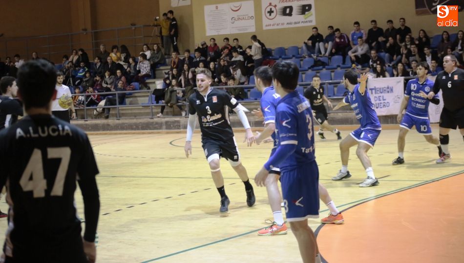 Una acción del partido disputado este sábado en el pabellón Río Tormes