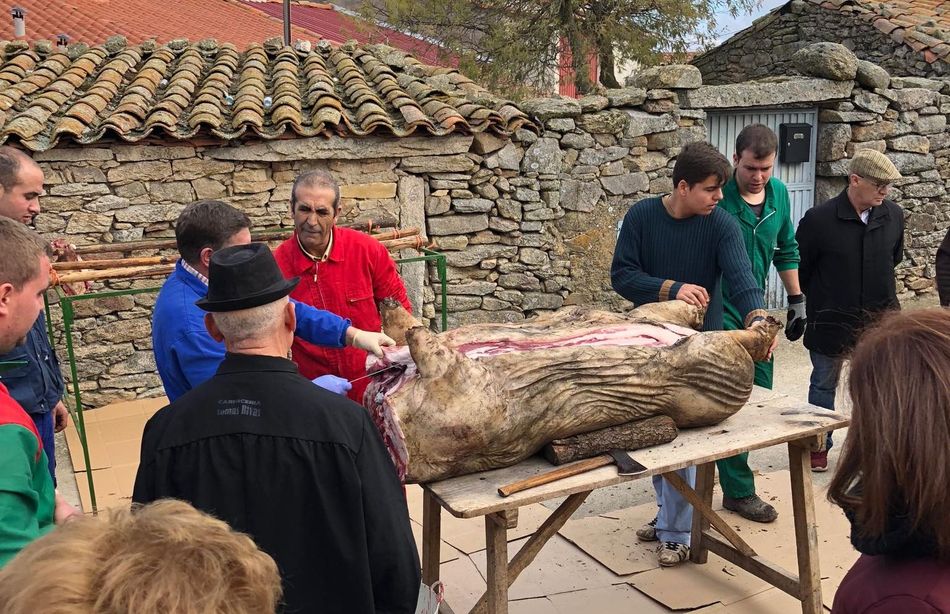 Los vecinos de Gejo de los Reyes revivieron la tradición de la matanza