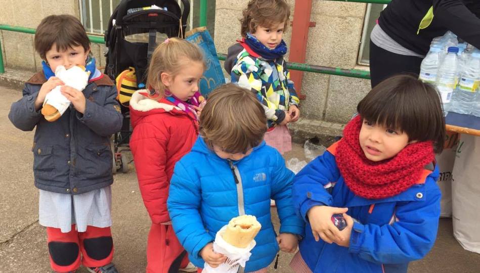 Escolares salmantinos en una edición anterior de la Operación Bocata