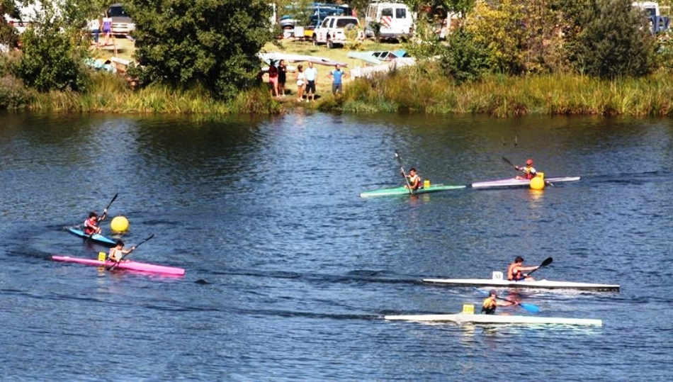 Palistas del CSCK en una de las regatas de la pasada temporada