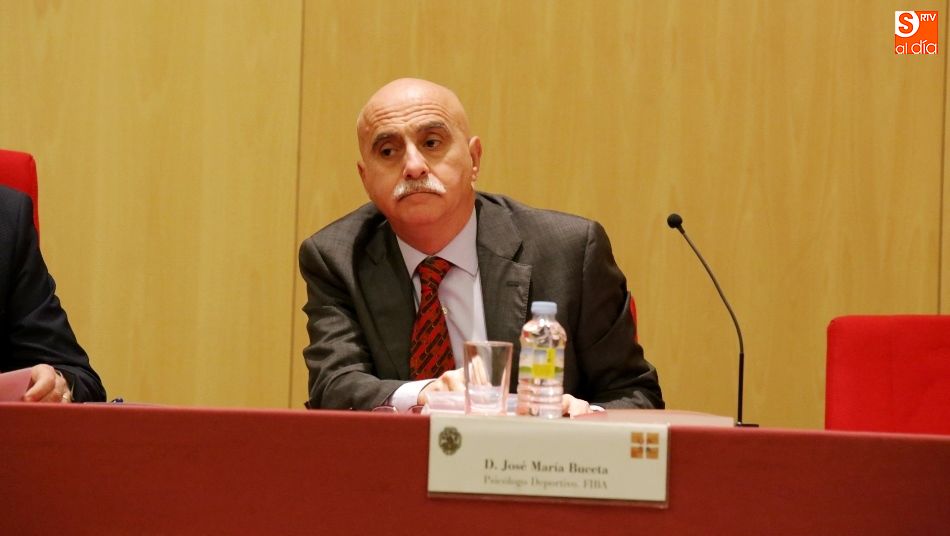 José María Buceta, profesor de la UNED, instructor de la Federación Internacional de Baloncesto (FIBA) y profesor de la Federación Española de Fútbol. Foto de Alberto Martín