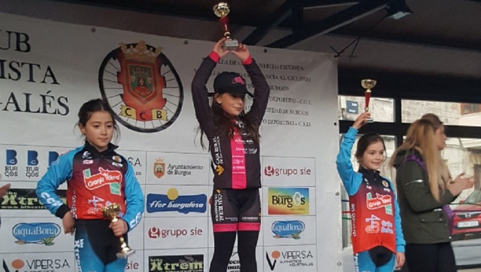 Lucía Bautista, en lo más alto del podio promesa.