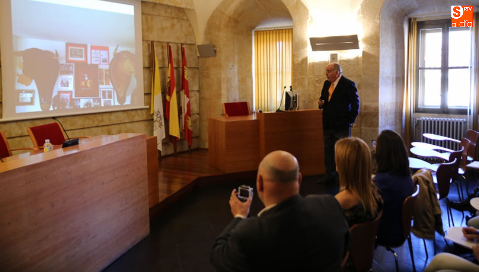  Luis Ortega, cirujano Jefe de la plaza de toros de Salamanca, en una edición anterior de este curso