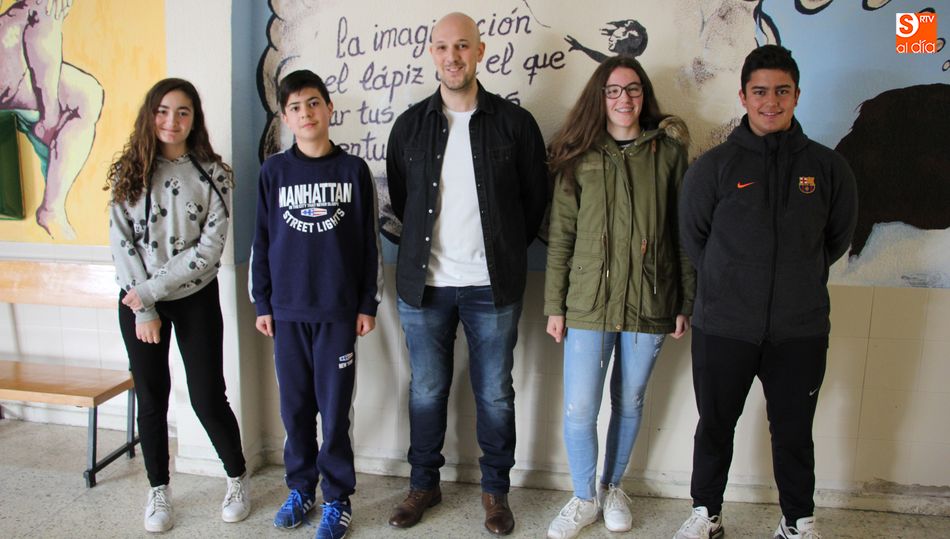 Lucía, María, Alonso y Rubén acudirán a la prueba escrita acompañados por su profesor, Francisco García