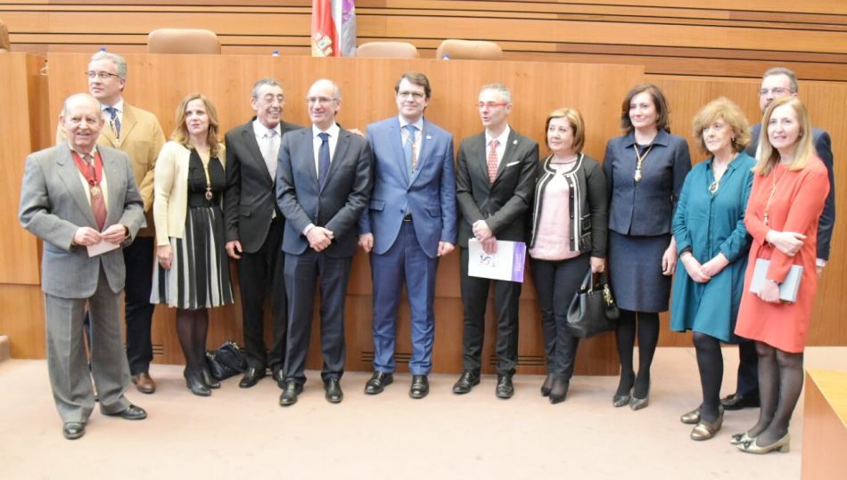 Los representantes políticos de Salamanca y de la Junta acompañaron al rector Ricardo Rivero en las Cortes