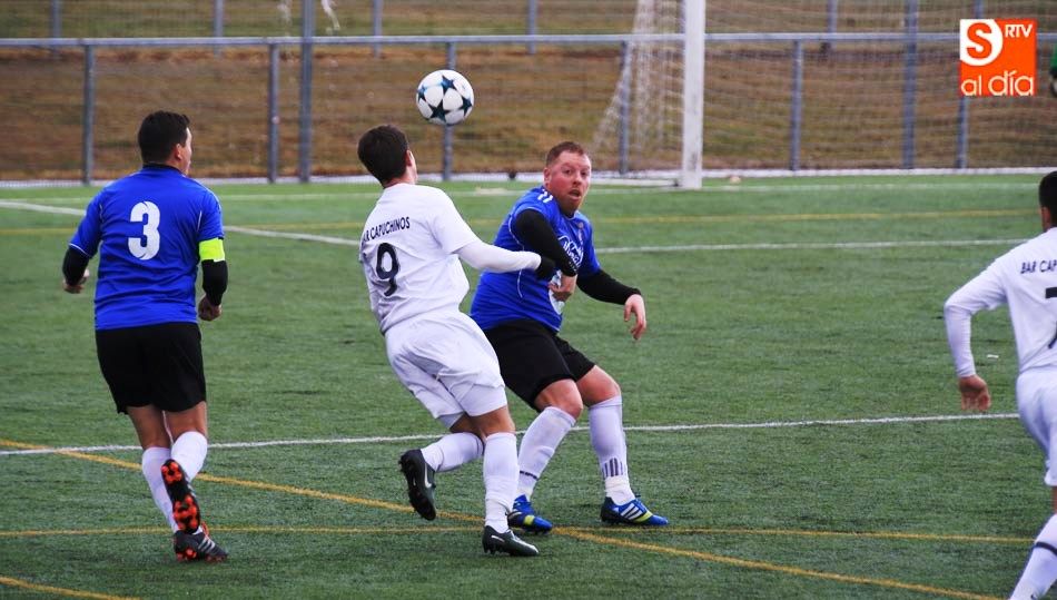 Un momento de un partido del torneo Salmantino Vegapiel en el fútbol modesto salmantino