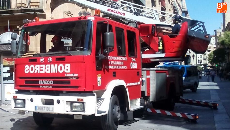 Un camión de bomberos durante una intervención.