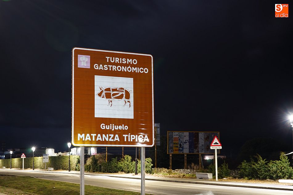 El enorme cartel de la Matanza Típica dará la bienvenida a los visitantes a partir de ahora