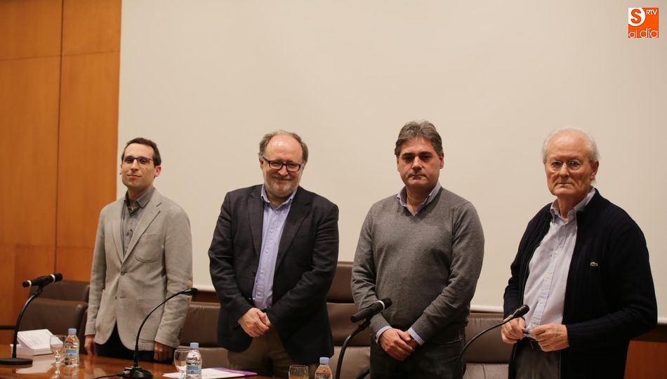 Los participantes, al comienzo del acto. Fotos: Alberto Martín