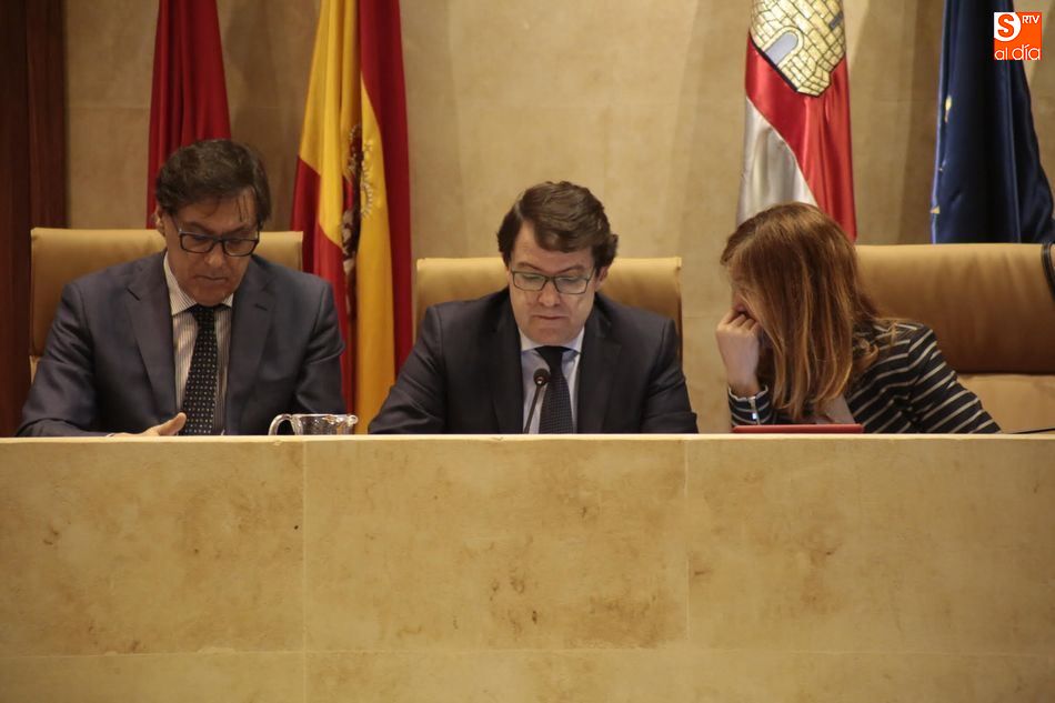 Alfonso Fernández Mañueco, alcalde, en el centro, presidiendo el pleno. Foto de Alejandro López
