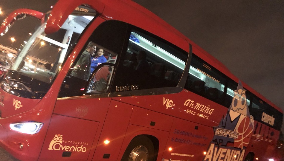 Erika de Souza espera que suba toda la expedición perfumera para desplazarse a España desde Rusia.