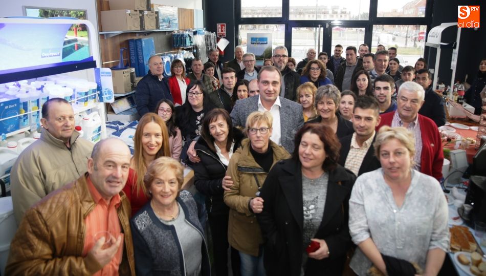 Un momento de acto que se realizó en la empresa Piscinas Desjoyaux