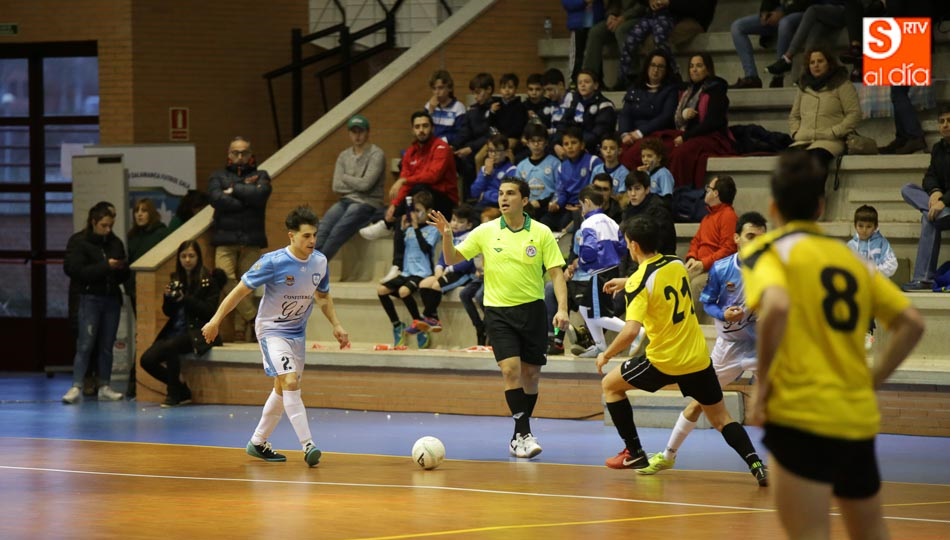 Un lance del derbi de Tercera División. Fotos: Alberto Martín