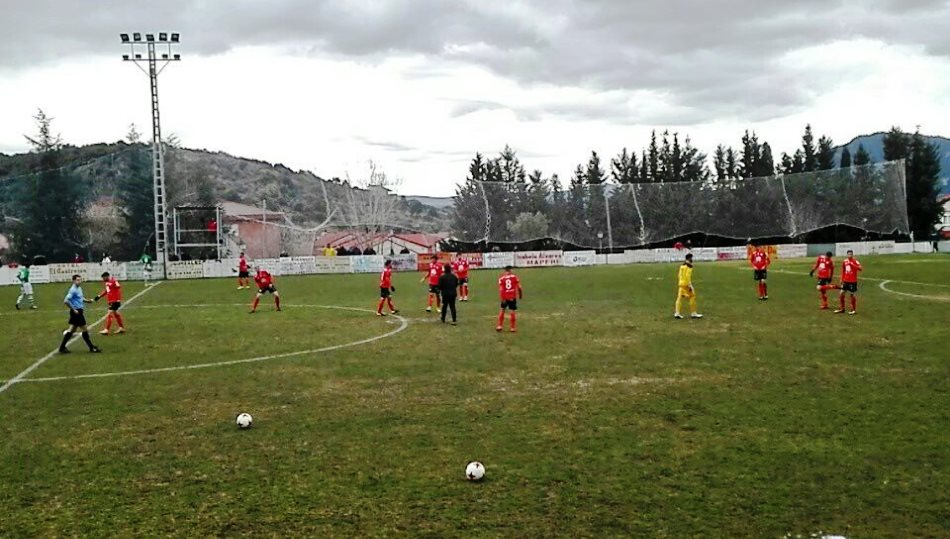 Un momento del partido entre el Cebrereña y Unionistas en el campo El Mancho
