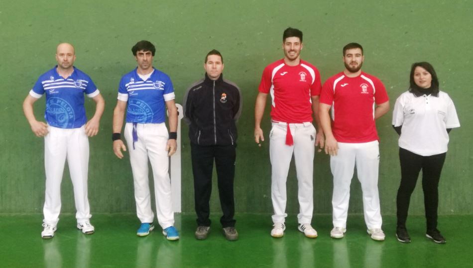 Protagonistas del partido de mano parejas en el frontón de San José