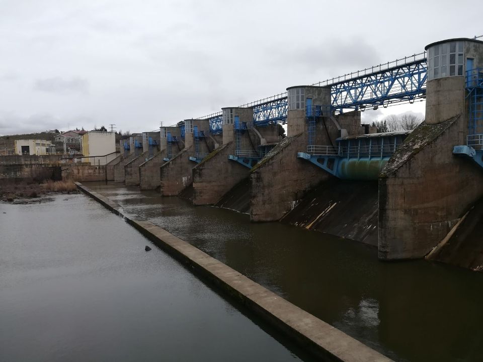 Azud de Villagonzalo, en el Tormes, desde donde parte el tramo de canal que se va a rehabilitar.