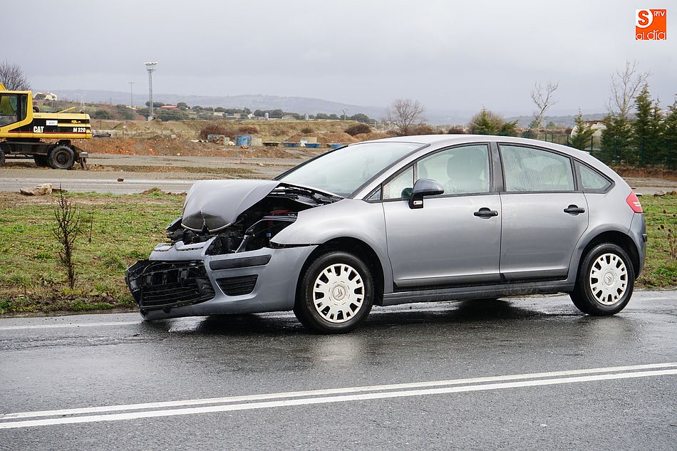 Este turismo golpeó por alcance a un todocamino Audis