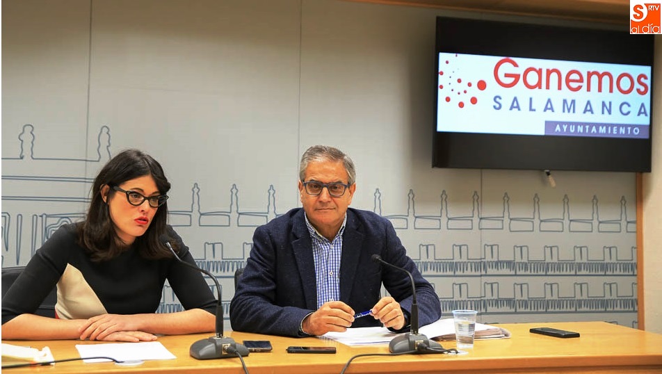 Virginia Carrera y Gabriel Risco en la sala de prensa del Ayuntamiento
