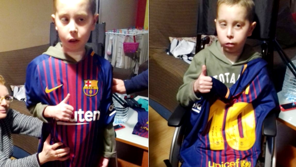 Rubén posa con la camiseta de Messi