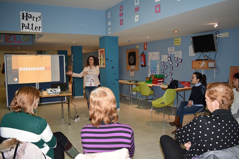 La VIII edición de la Escuela de Padres inicia sus clases