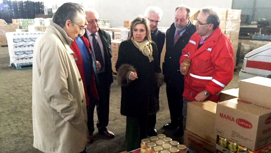 María José Salgueiro, en su visita al Almacén de Alimentos de Cruz Roja en Burgos