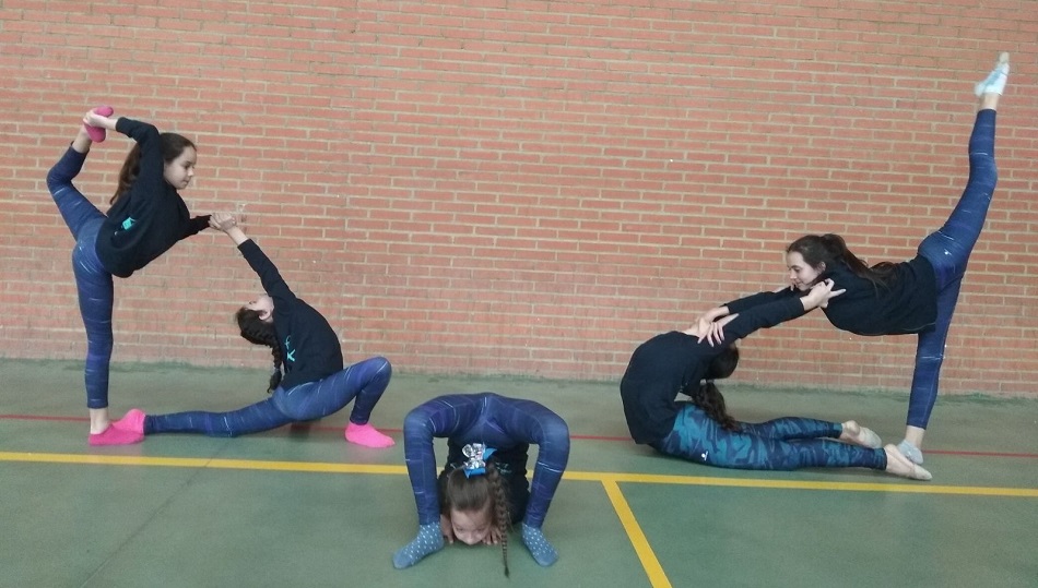 Las jóvenes gimnastas, en una representación.