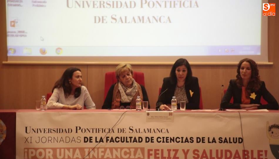 Mesa redonda Nacido para ser feliz  en el auditorio Juan Pablo II. Foto de Alejandro López
