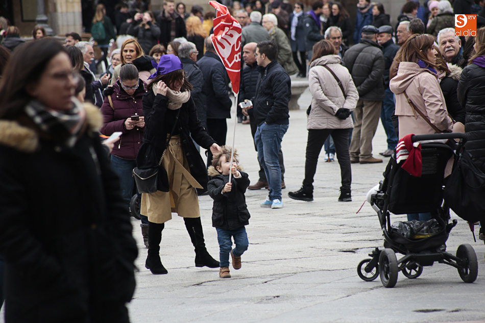 Cerca de 3.000 personas reivindican los derechos de las mujeres en la Plaza Mayor