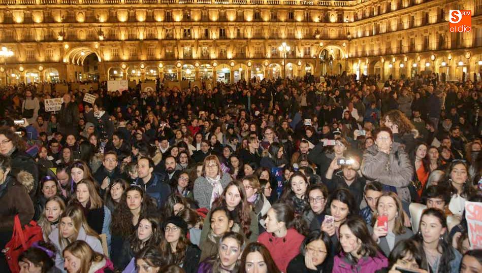 Miles de mujeres llenaron la Plaza Mayor para reivindicar  una igualdad real respecto a los hombres