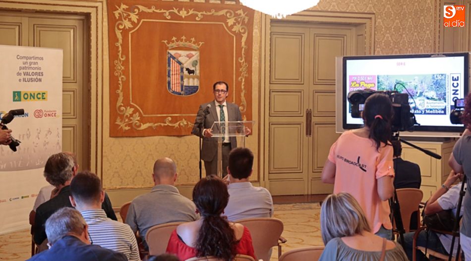 El delegado Territorial de la ONCE en Castilla y León, Ismael Pérez Blanco, en una de sus visitas a Salamanca