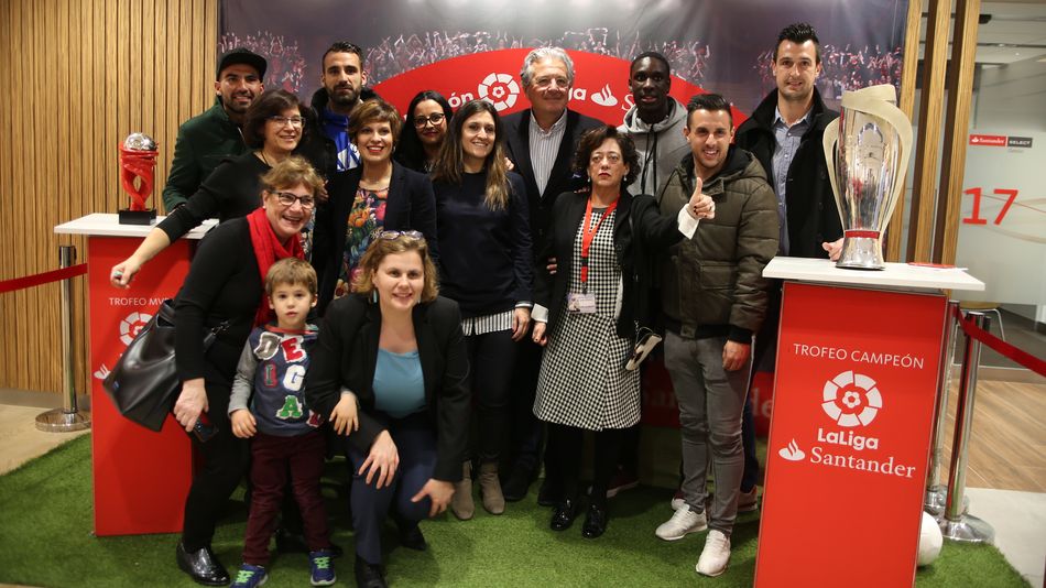 Jugadores de Salmantino UDS y de Unionistas, con Jorge DAlessandro y miembros de la entidad.