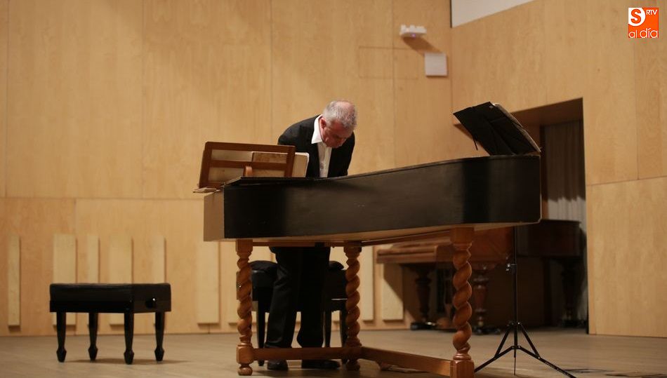 Un instante de la actuación. Fotos: Alberto Martín