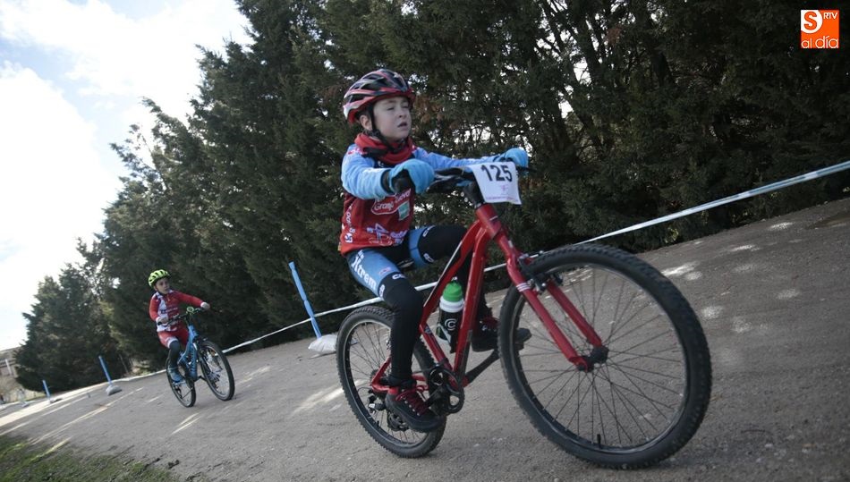 Un instante de una de las carreras celebradas en Monterrubio. Fotos: Alejandro López