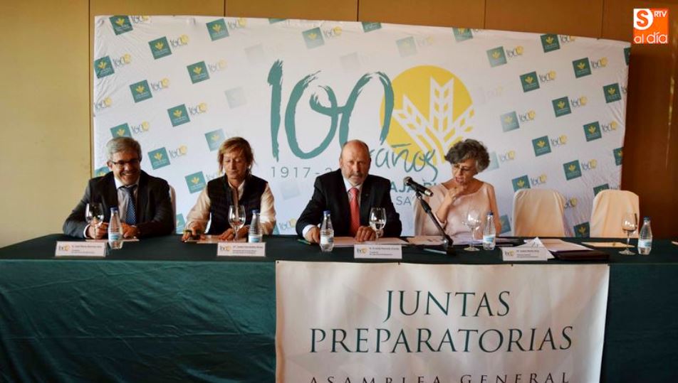 	Ernesto Moronta, presidente de Caja Rural de Salamanca, en el centro