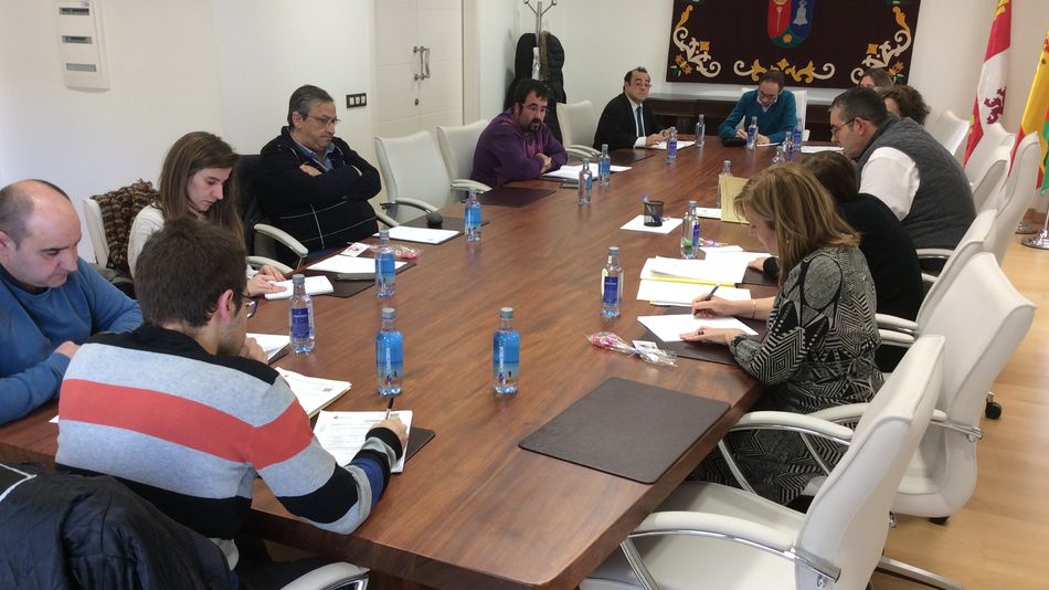 Pleno ordinario celebrado en el Ayuntamiento de Villares de la Reina