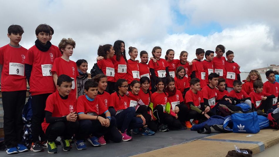 El grupo de atletas infantiles de la sub-14