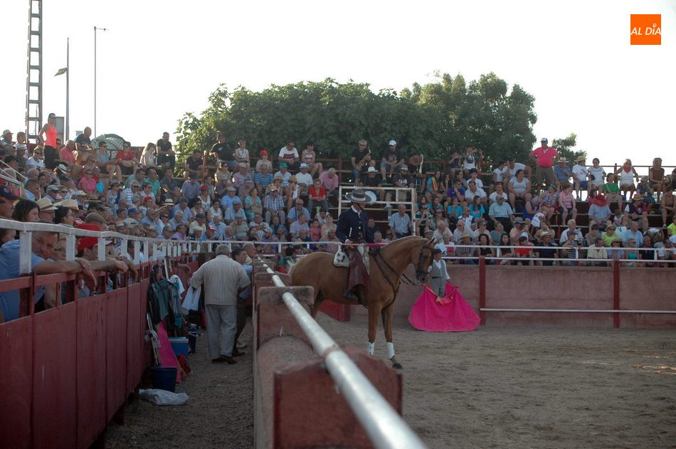 Entretenida tarde de rejones en Masueco para despedir las fiestas  