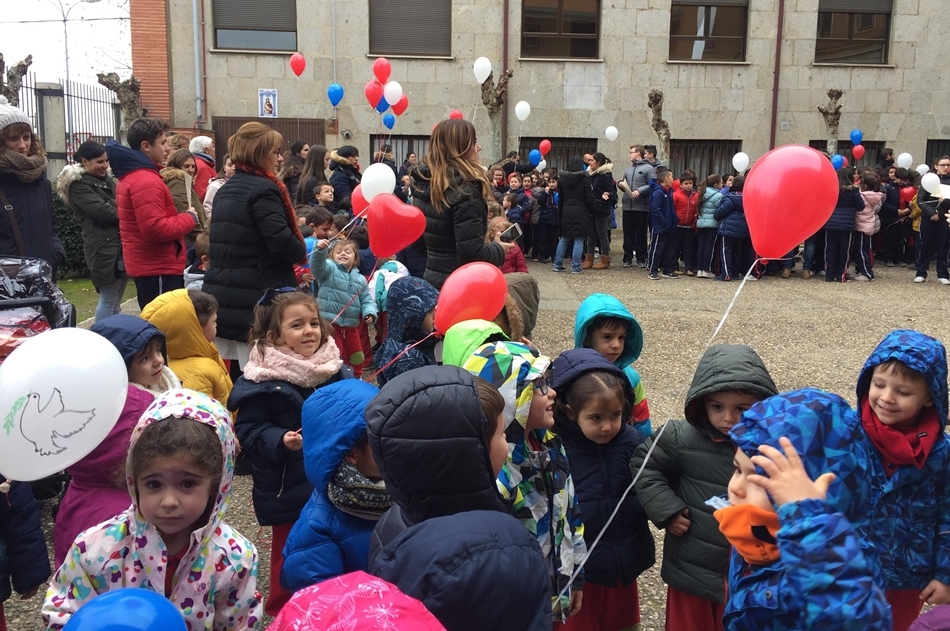 El Colegio Padres Trinitarios pide por la paz en el mundo
