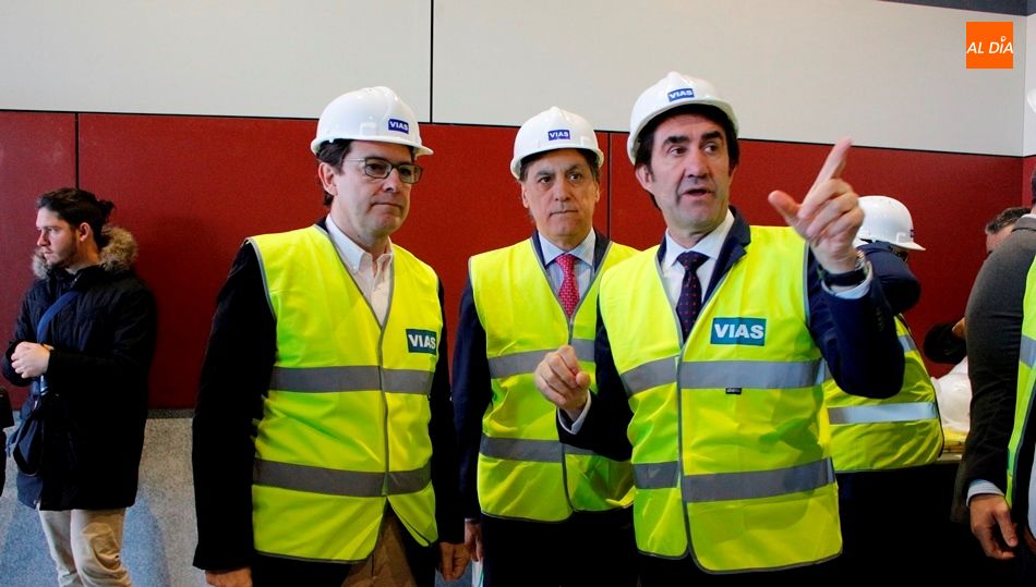 Visita a las obras de la estación del consejero de Fomento y Medio Ambiente, Juan Carlos Suárez-Quiñones, el alcalde, Carlos García Carbayo, y el presidente regional del PP, Alfonso Fernández Mañueco. Foto de Elena López