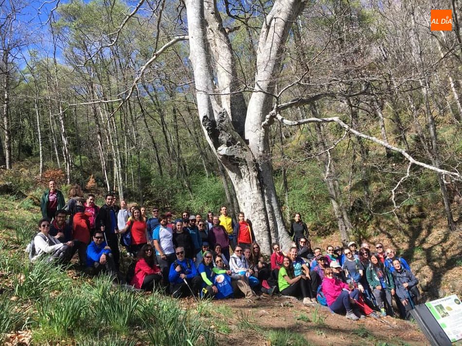 Un total de 80 senderistas participó en la primera de las 8 rutas de Naturaleza Escondida